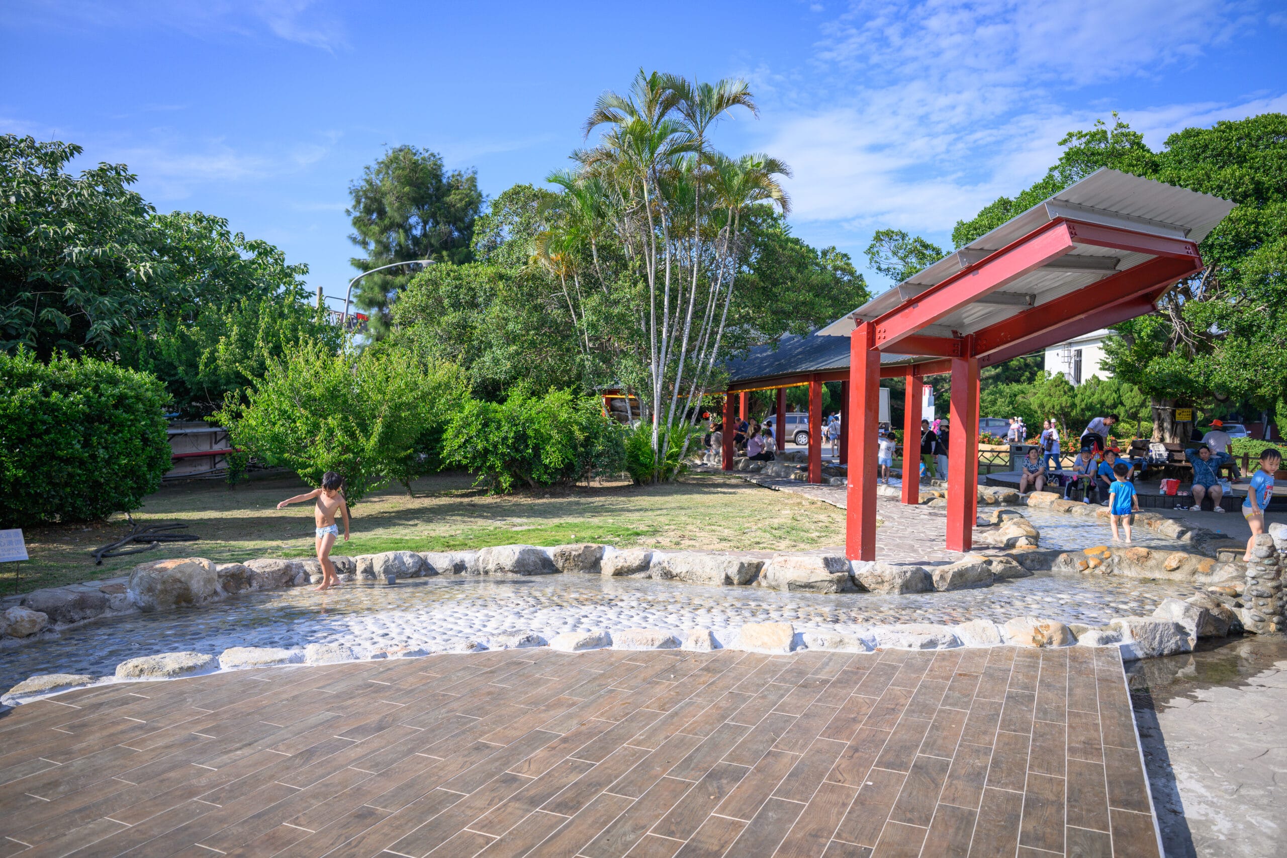 苗栗【台鹽通霄觀光園區】免門票海洋溫泉泡腳+親子戲水,夏天玩水好去處 2 台鹽通霄觀光園區海洋溫泉泡腳溪與親子戲水區