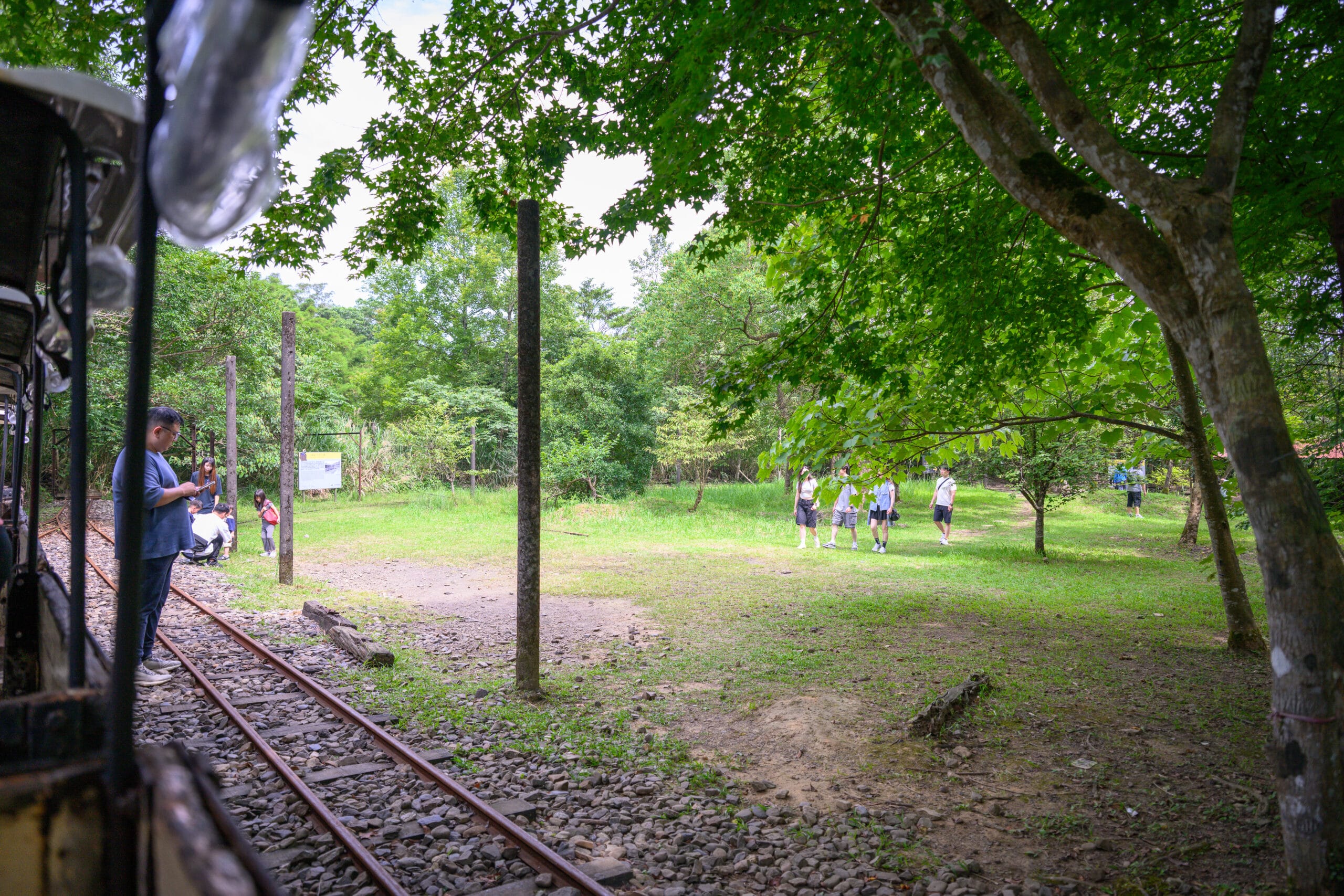 新平溪煤礦博物園區獨眼小僧電氣小火車與山林鐵軌