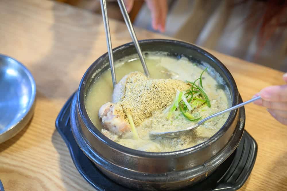 韓國首爾百年土種蔘雞湯