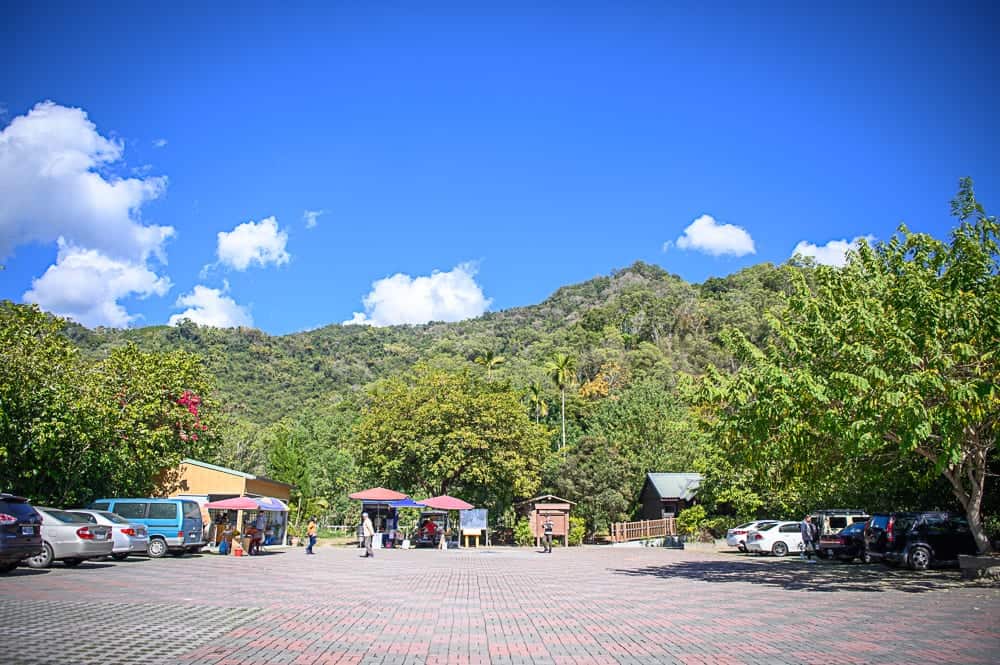 茄苳神木入口廣場與停車場