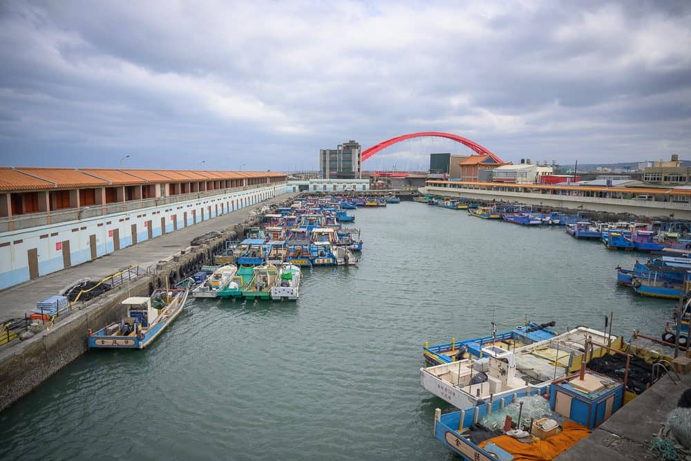 北部漁港美食懶人包|在地人激推海鮮市集(基隆/新北/桃園/新竹) 5 桃園竹圍漁港 夏季海鮮限定
