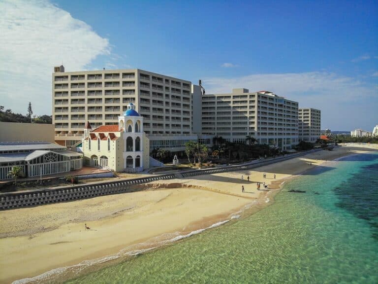 沖繩 Rizzan Sea-Park Hotel 飯店外觀