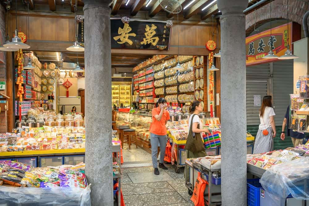 台北大稻埕特色人孔蓋現場畫面