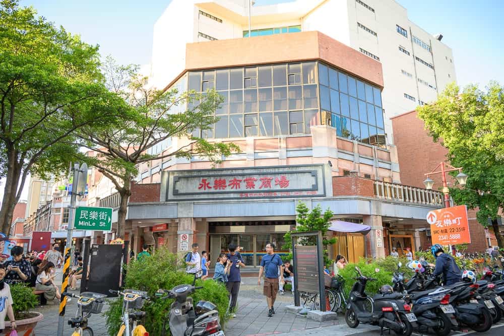 台北大稻埕特色人孔蓋