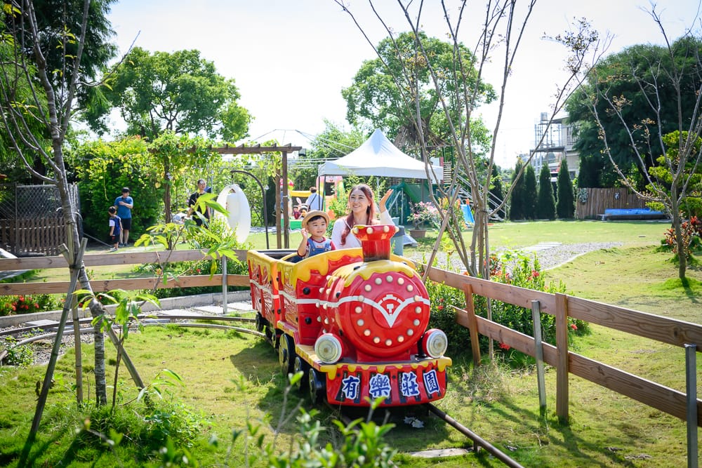 彰化有樂莊園｜我們去過才知道，小火車＋充氣溜滑梯＋玻璃屋餐廳才是主打