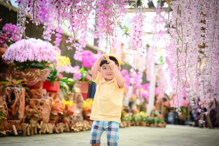 台中萌芳花卉｜我們去過才知道，粉紫蘭花垂滿整座溫室，帶小孩來才知道有多好逛
