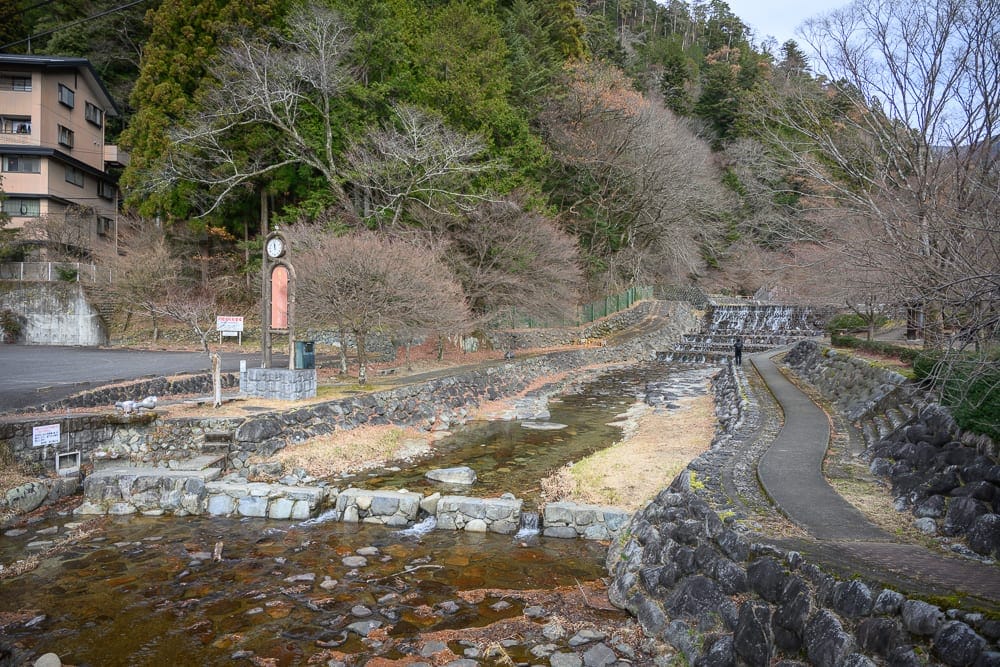 日本下呂-下呂老街散冊 人潮、步道與河岸散步