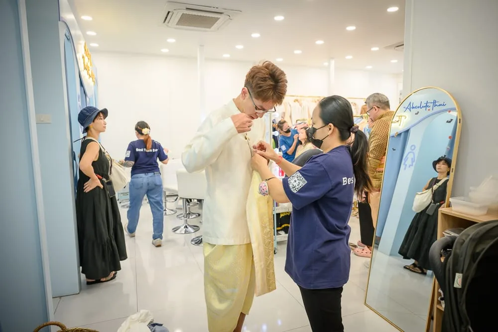 泰國曼谷鄭王廟泰服體驗 試衣間流程、服裝款式與拍照重點
