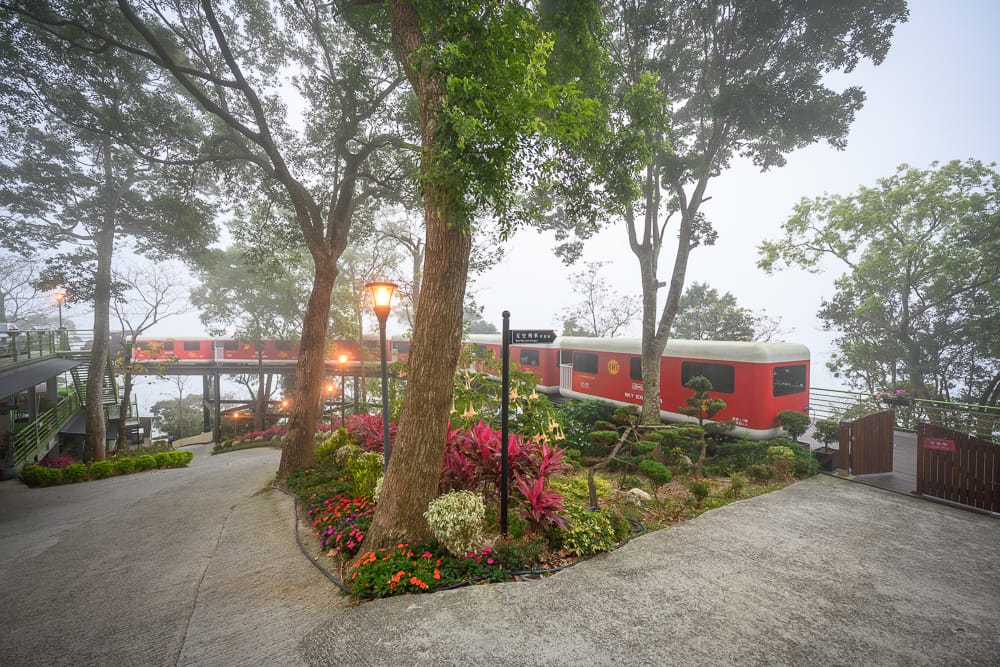 苗栗蘇維拉莊園露營車|我們去過才知道,火車車廂改建住宿加花園步道,傍晚霧景才知道值 8 蘇維拉莊園露營車 - 蘇維拉莊園露營車票價、交通與適合對象