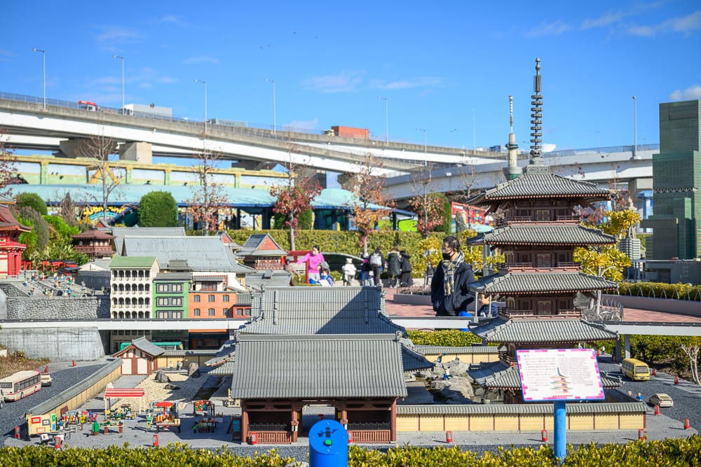 Miniland 用樂高重現的寺廟與五重塔日本地標