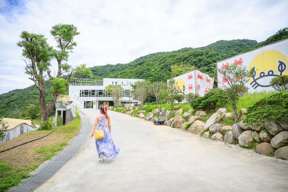 新北萬里【亮山川景觀休閒園區】鋼雕大師打造彩色步道+森林戲水池,寵物親子農場 5 亮山川景觀休閒園區 - 主要體驗區 + 必看亮點