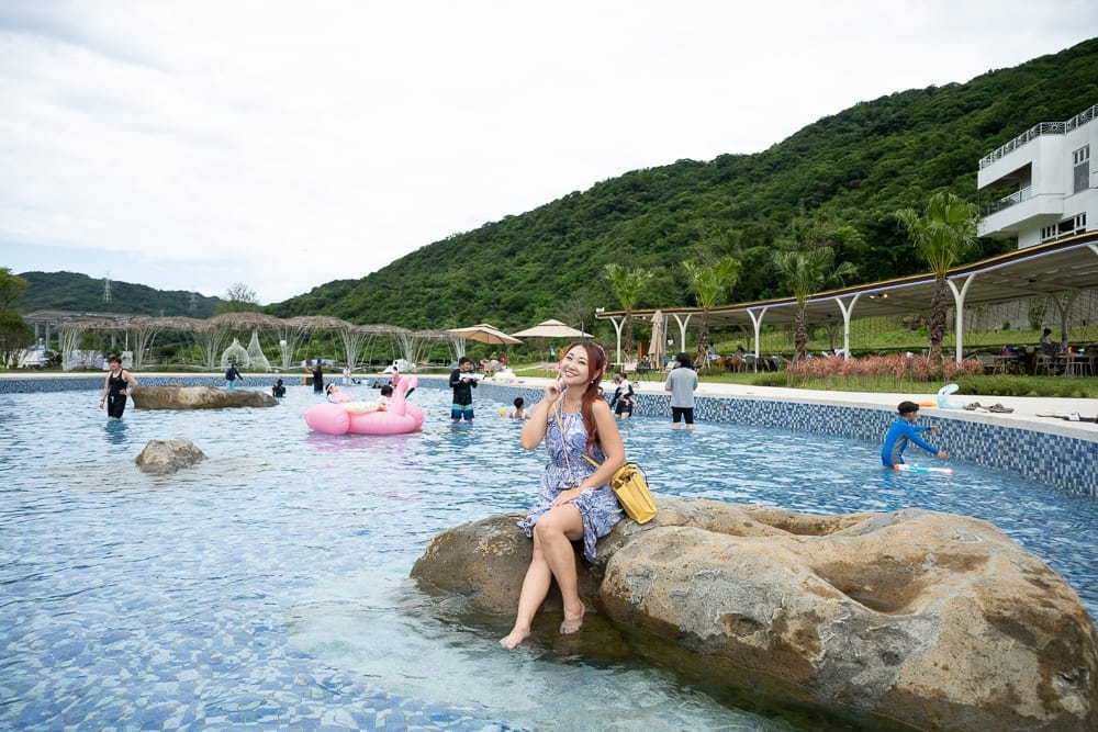 全台戲水景點懶人包|7 個親子玩水祕境(免費 splash pad 到飯店泳池) 3 新北亮山川 景觀休閒園區 5-8 月暑期限定