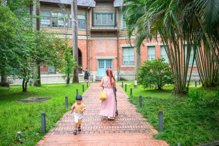 我們去過才知道，台北這座百年紅磚古蹟裡藏著超精緻鐵道城市模型，小孩看到走不動