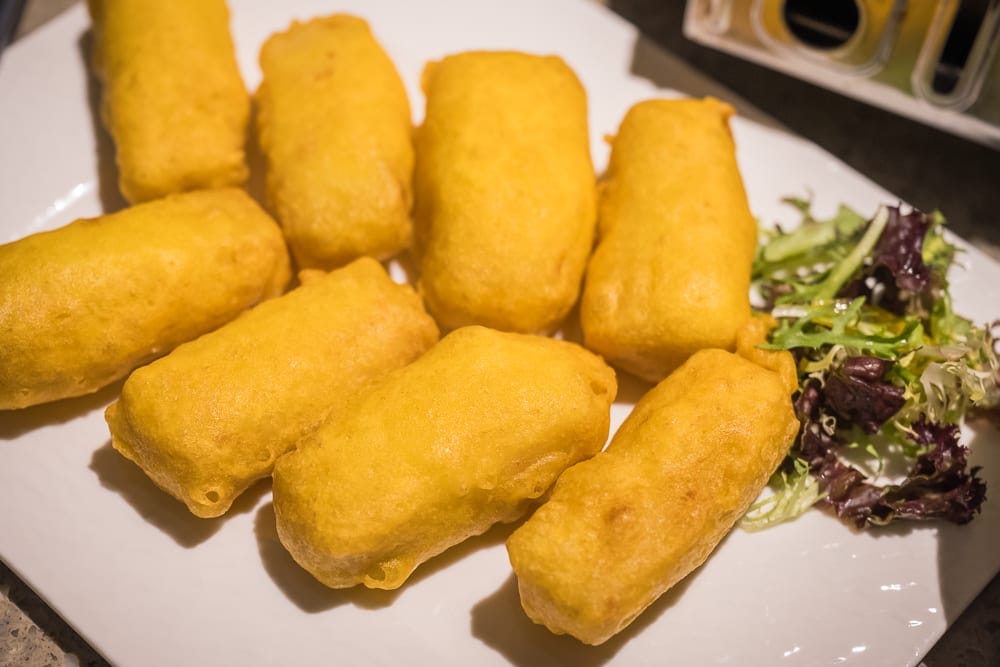 新北福容大飯店｜盤子，炸食，沙拉，餐食，擺盤。