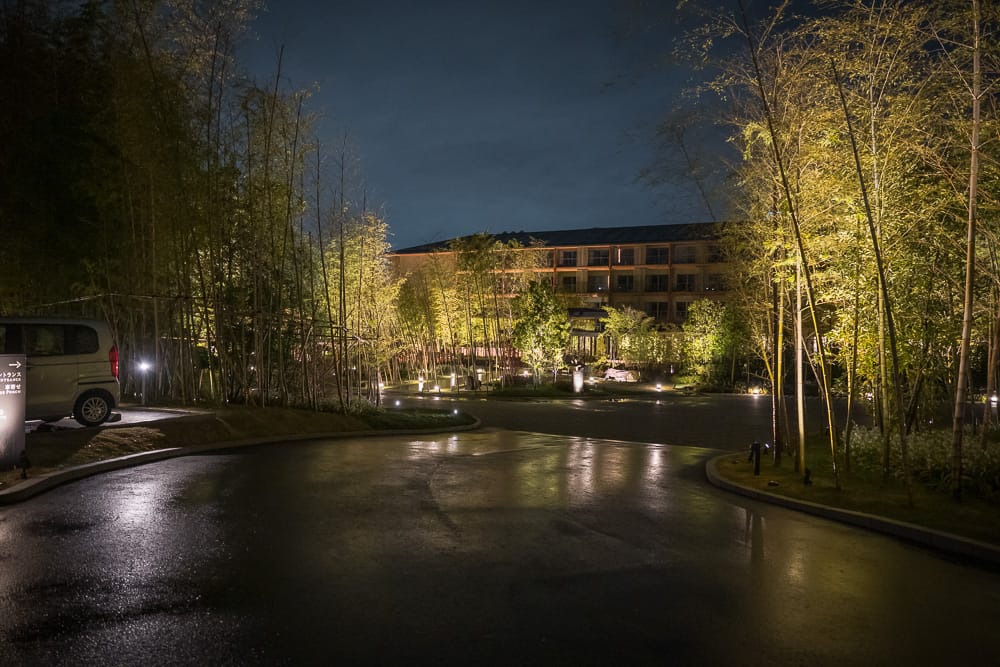 Hotel Indigo 犬山有樂苑夜晚的竹林與旅店外觀