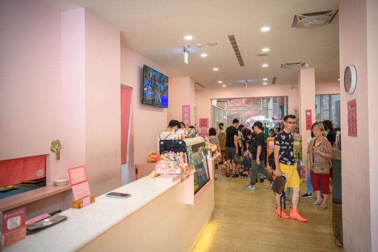 彰化屁格豬親子餐廳｜粉紅豬火鍋＋室內玩具市場，邊吃邊顧小孩才知道有多香