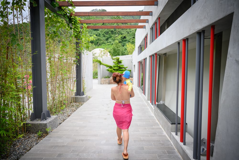 台東紅葉谷溫泉園區｜我們去過才知道，竹林長廊加戶外滑水道，山景泡湯才是主打