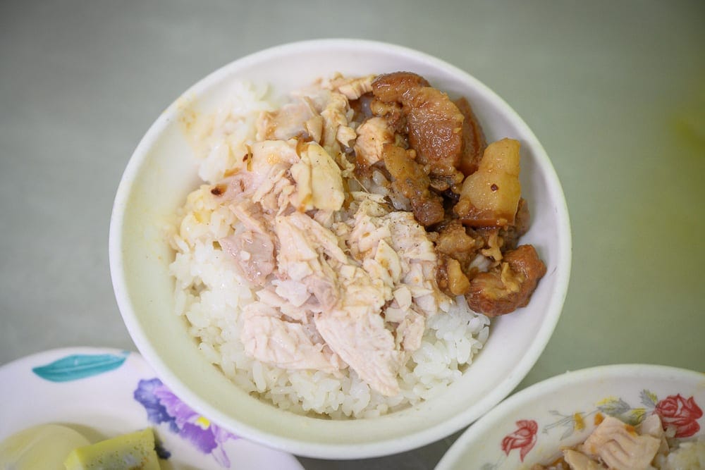 嘉義美食懶人包|4間必吃餐廳小吃推薦 7 嘉義阿霞雞肉飯 細節