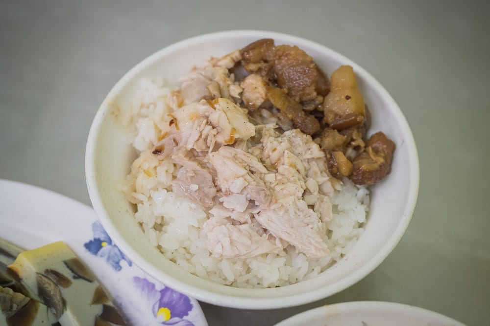 嘉義美食懶人包|4間必吃餐廳小吃推薦 6 嘉義阿霞雞肉飯