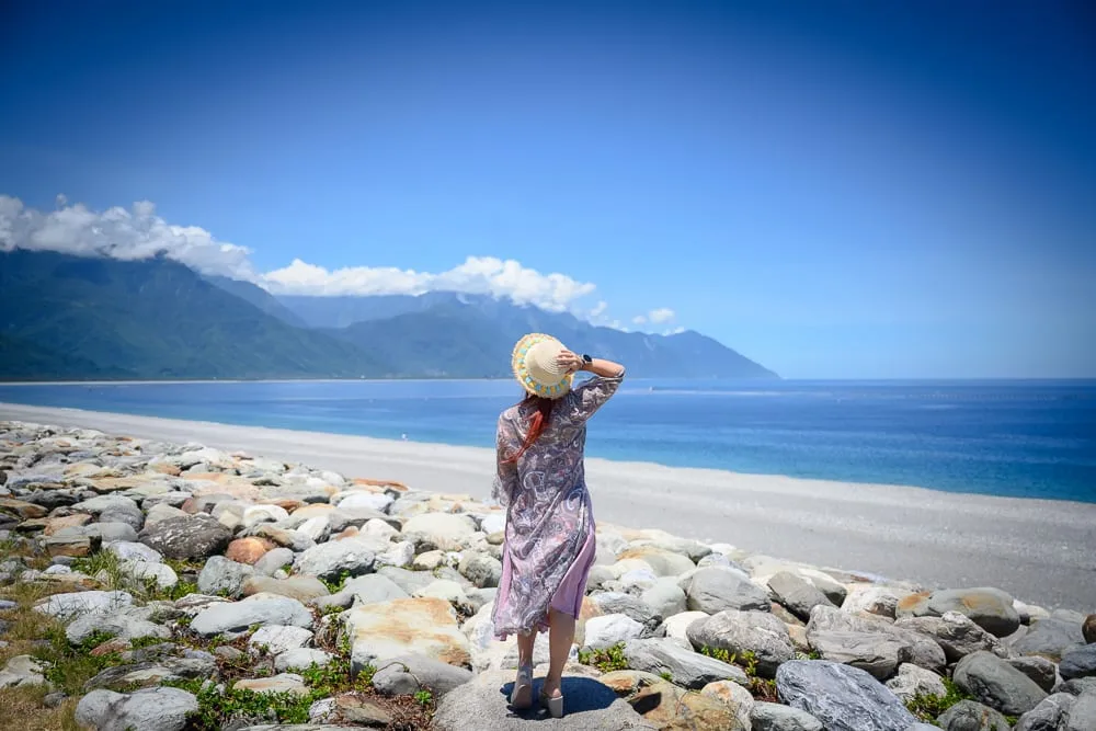 花蓮海邊景點懶人包|必訪景點(洄遊吧、七星柴魚故事館、七星潭風景區) 3 花蓮七星潭曼波