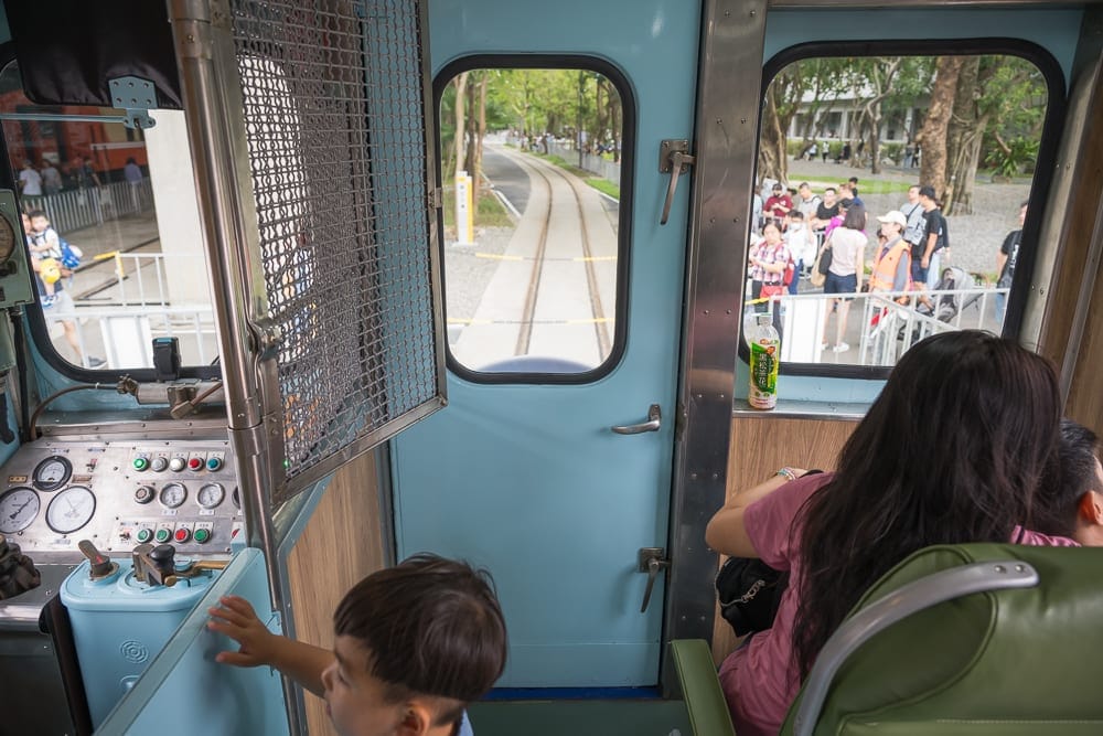 台北國家鐵道博物館 戶外車廂與裝置藝術廣場