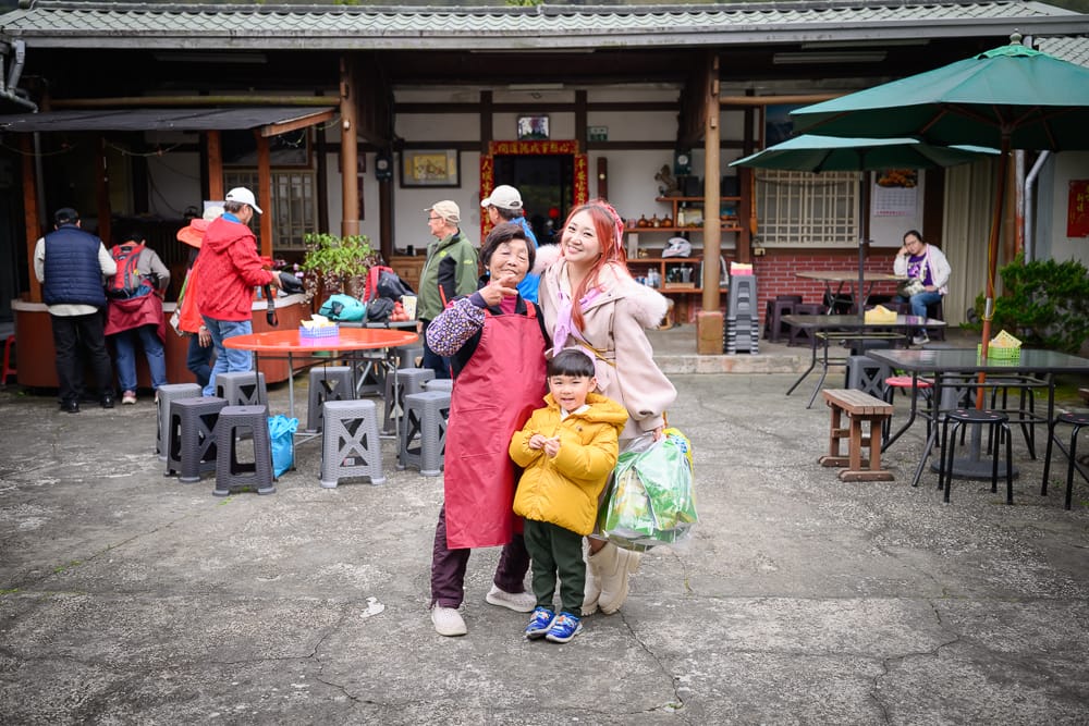 太平老街三合院古早味食堂的在地阿嬤與遊客