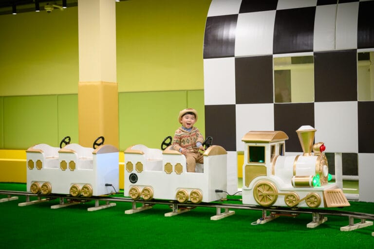 南投魯魯札札親子館室內賽道與兒童電動車