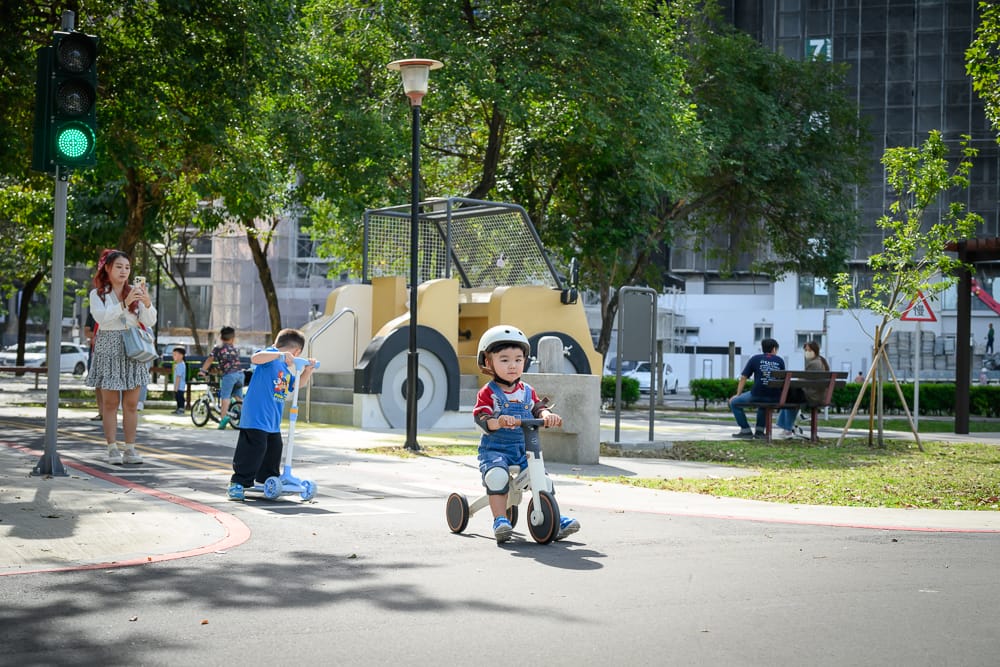 台中泉源交通主題公園模擬道路與紅綠燈號誌