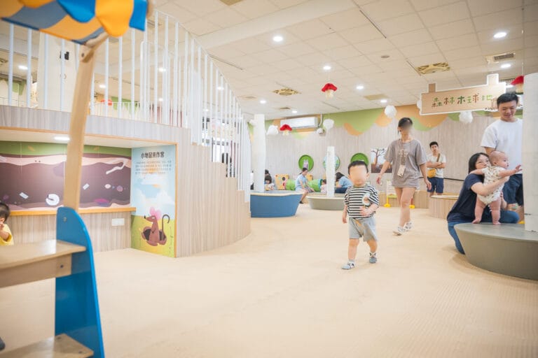 桃園平鎮親子館室內木質遊具遊戲區