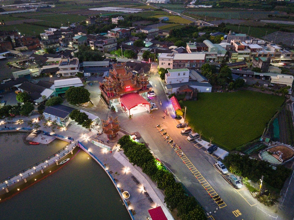 【彰化免費景點懶人包】精選10+個免費景點:田尾怡心園公園、海空步道、熊趣米公園 9 彰化七彩湖景觀橋