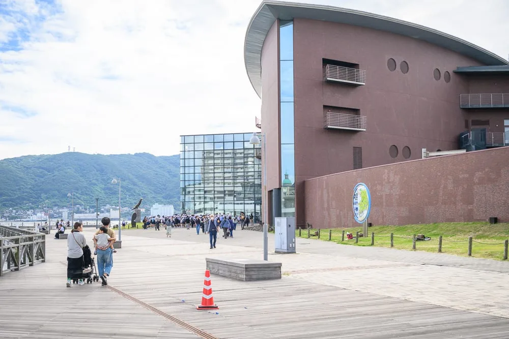 日本市立下關水族館 海響館完整攻略|企鵝隧道、海豚表演與河豚展區玩法解析 5 日本下關-海響館 票價、停留時間與參觀建議