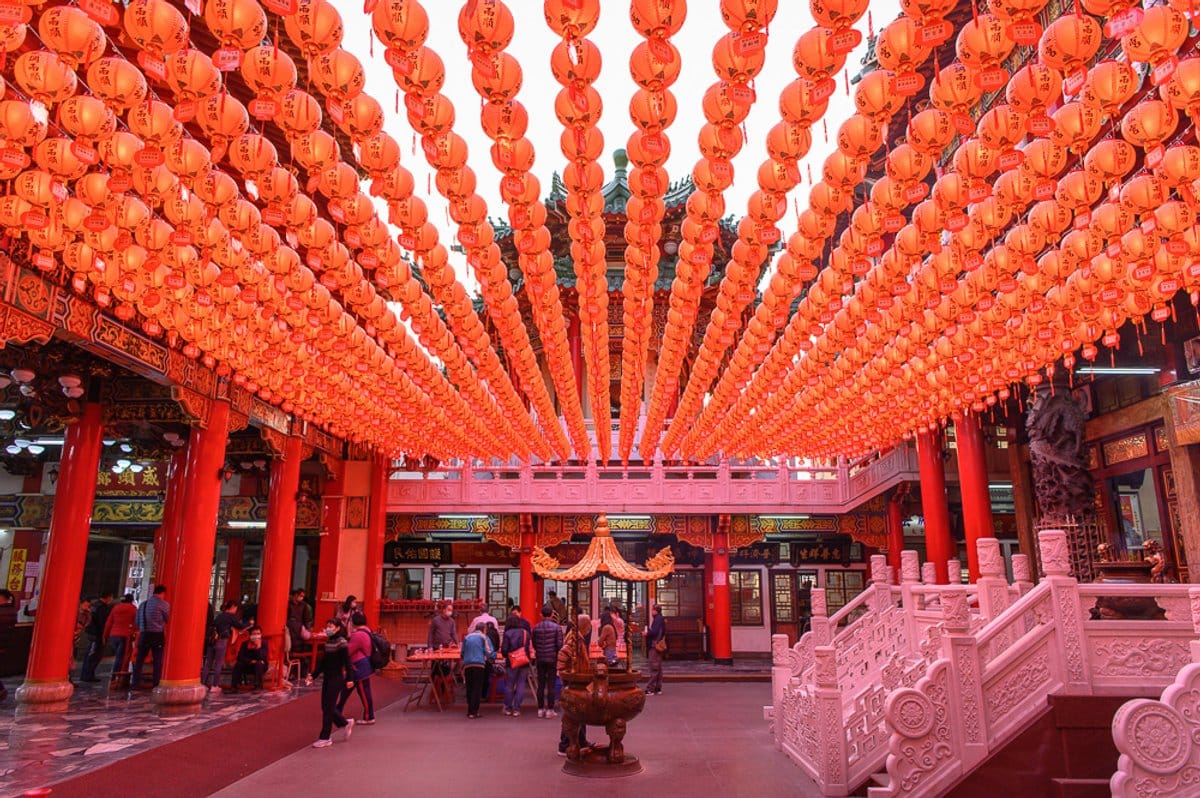 高雄三鳳宮|我們去過才知道,紅燈籠掛滿中庭,天公殿紅柱才是主打 1 高雄三鳳宮|我們去過才知道,紅燈籠掛滿中庭,天公殿紅柱才是主打