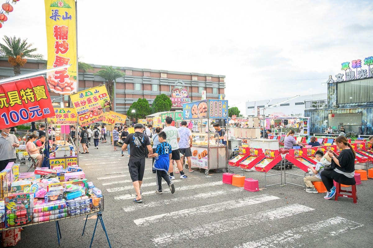 南投草鞋墩觀光夜市|我們去過才知道,燈籠攤位加貨櫃屋,夜市氣氛才是主打 1 南投草鞋墩觀光夜市|我們去過才知道,燈籠攤位加貨櫃屋,夜市氣氛才是主打