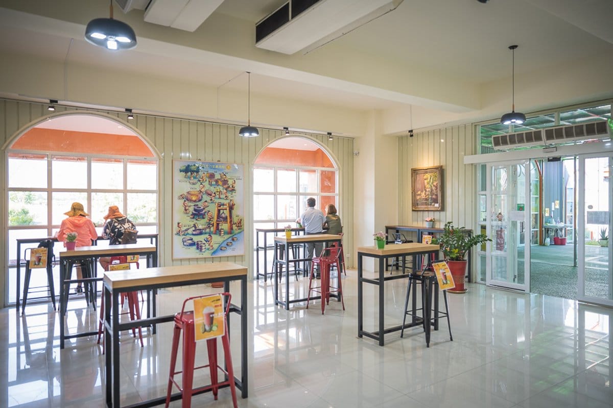 屏東可茵山枋寮旗艦店|我們去過才知道,粉色巨型可可果模型超好拍,生巧克力必帶 1 屏東可茵山枋寮旗艦店 COCOSUN-可可巧克力伴手禮 當地特產 熱門好評推薦 特色風味餐 團體合菜大型餐廳 遊覽車團體導覽 休息站 生巧克力 冰淇淋 可可豆粉