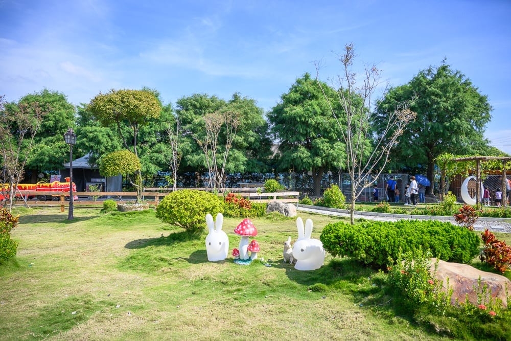 彰化有樂莊園|我們去過才知道,小火車+充氣溜滑梯+玻璃屋餐廳才是主打 1 彰化有樂莊園|我們去過才知道,小火車+充氣溜滑梯+玻璃屋餐廳才是主打
