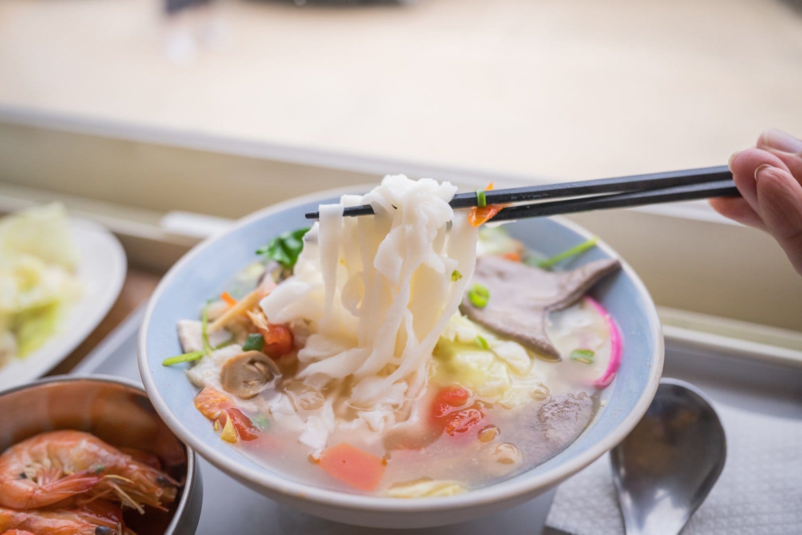 桃園龍潭【青山雲隱】茶園景觀滇緬料理.酸辣海鮮河粉必點,平價又好拍~親子聚餐超推薦啦! 桃園龍潭【青山雲隱】茶園景觀滇緬料理.酸辣海鮮河粉必點,平價又好拍~親子聚餐超推薦啦!