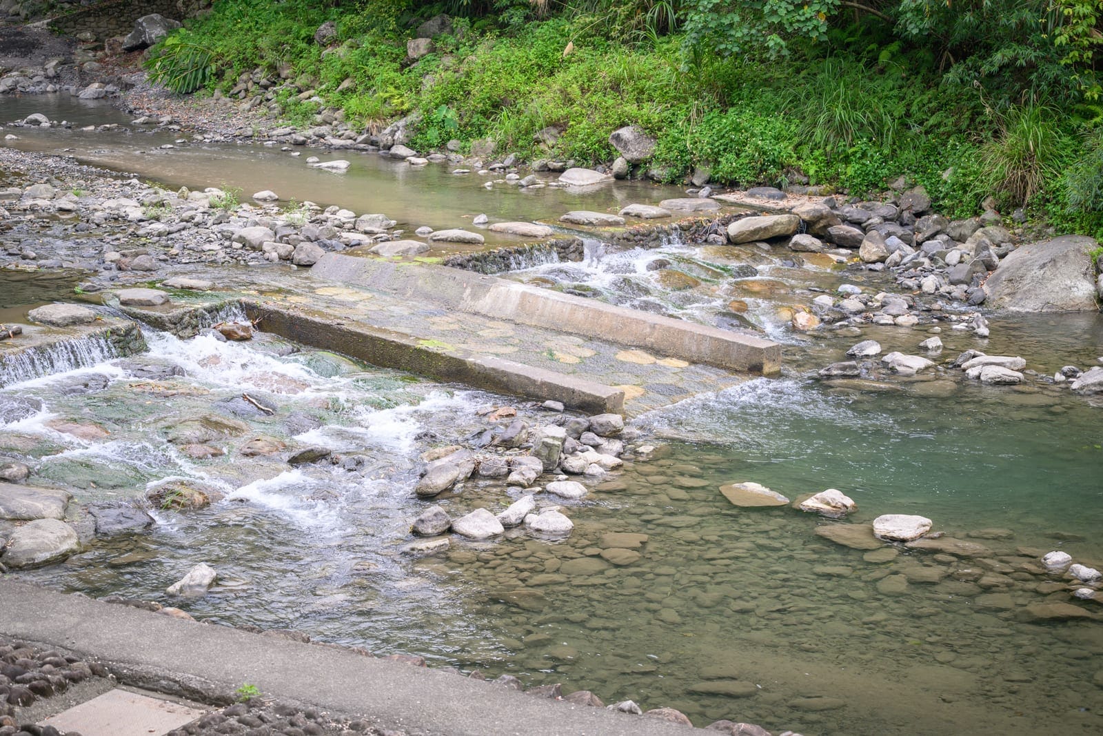 桃園玩水景點懶人包|親子戲水、野溪秘境、水樂園(小人國、宇內溪、優霞雲瀑布) 4 桃園宇內溪戲水區