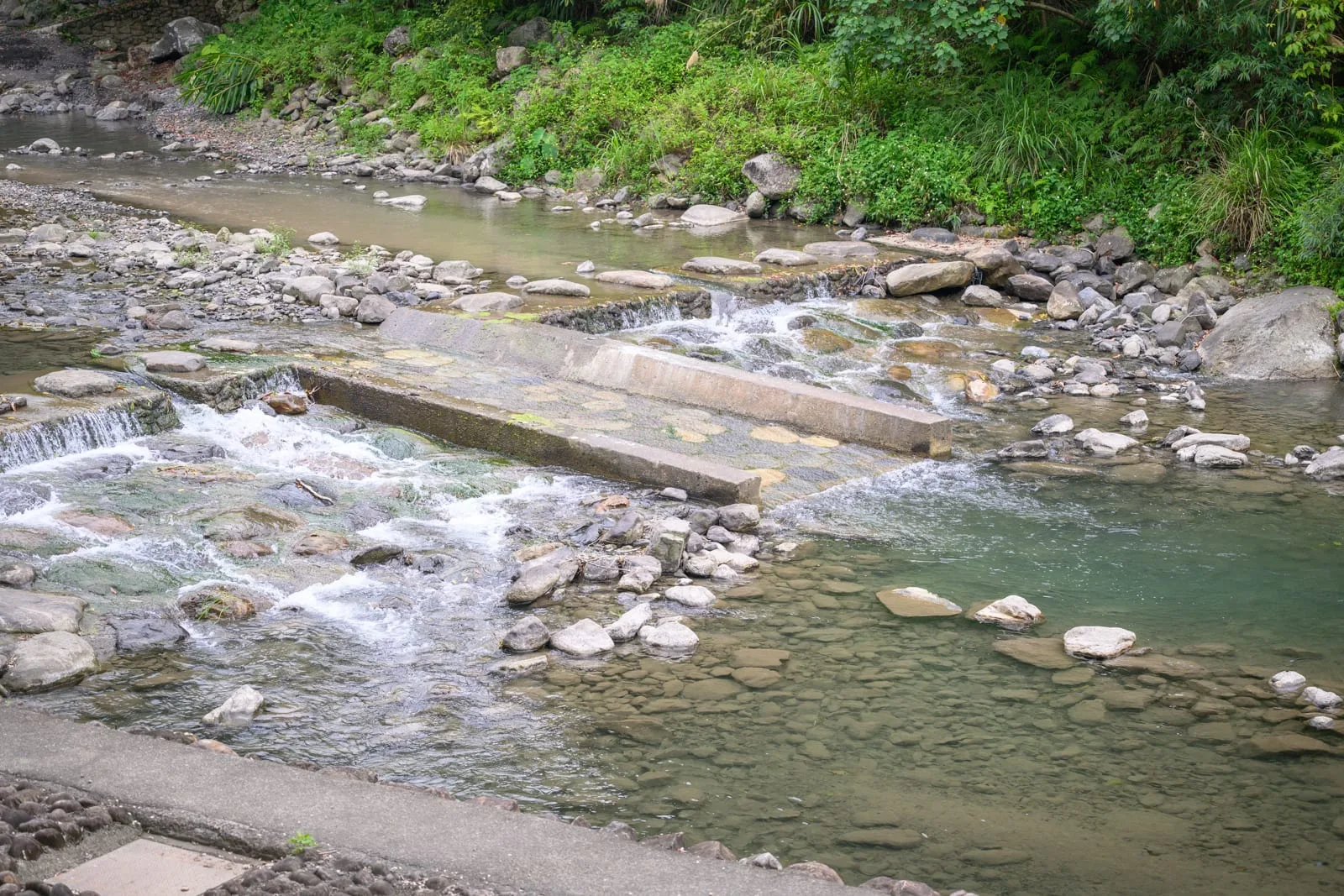 桃園玩水景點懶人包|親子戲水、野溪秘境、水樂園(小人國、宇內溪、優霞雲瀑布) 4 桃園宇內溪戲水區