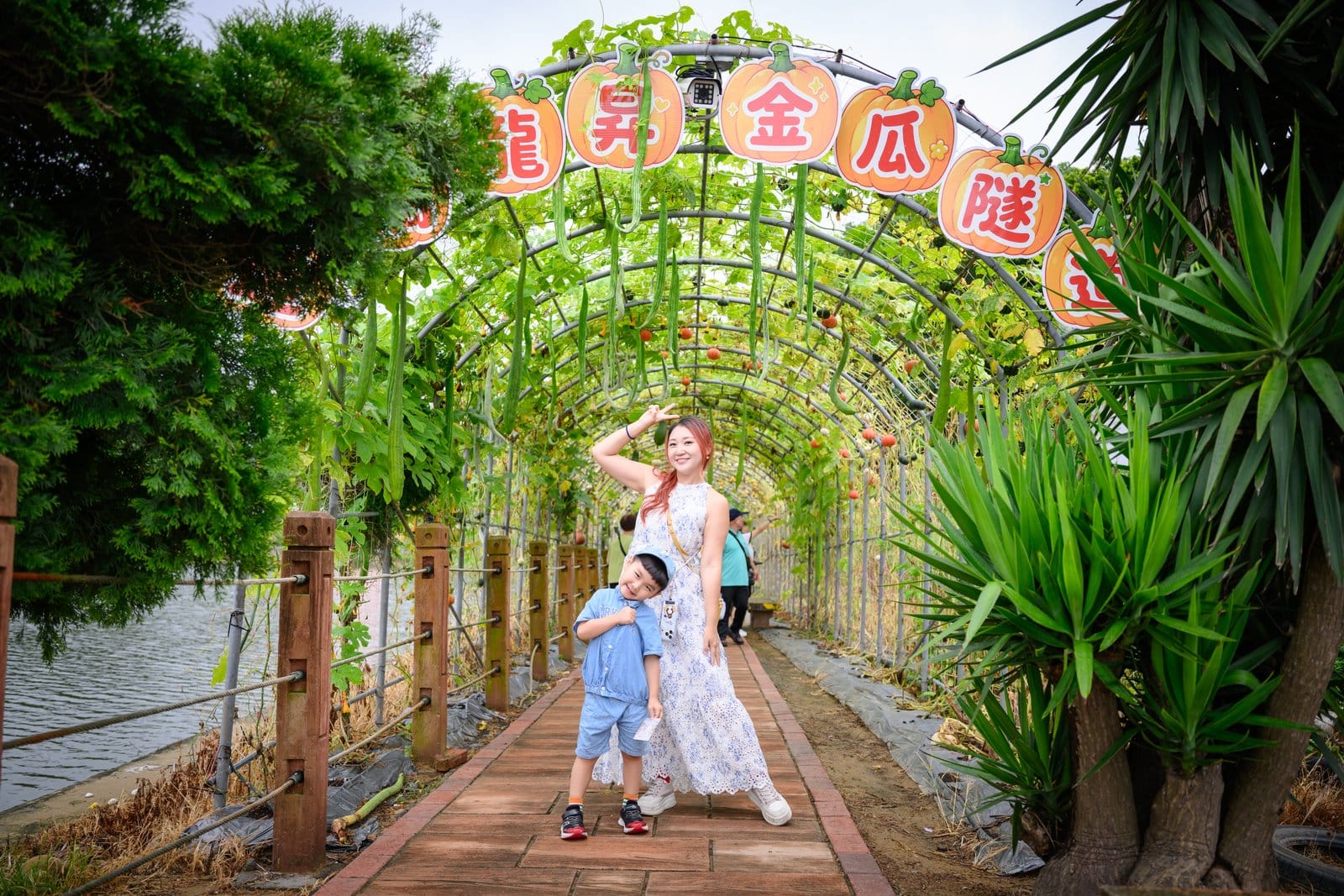 苗栗造橋【龍昇金瓜隧道】環湖200公尺南瓜秘境.巨大南瓜氣球超好拍,金瓜市集美食一次朝聖~假日踏青必去! 苗栗造橋【龍昇金瓜隧道】環湖200公尺南瓜秘境.巨大南瓜氣球超好拍,金瓜市集美食一次朝聖~假日踏青必去!