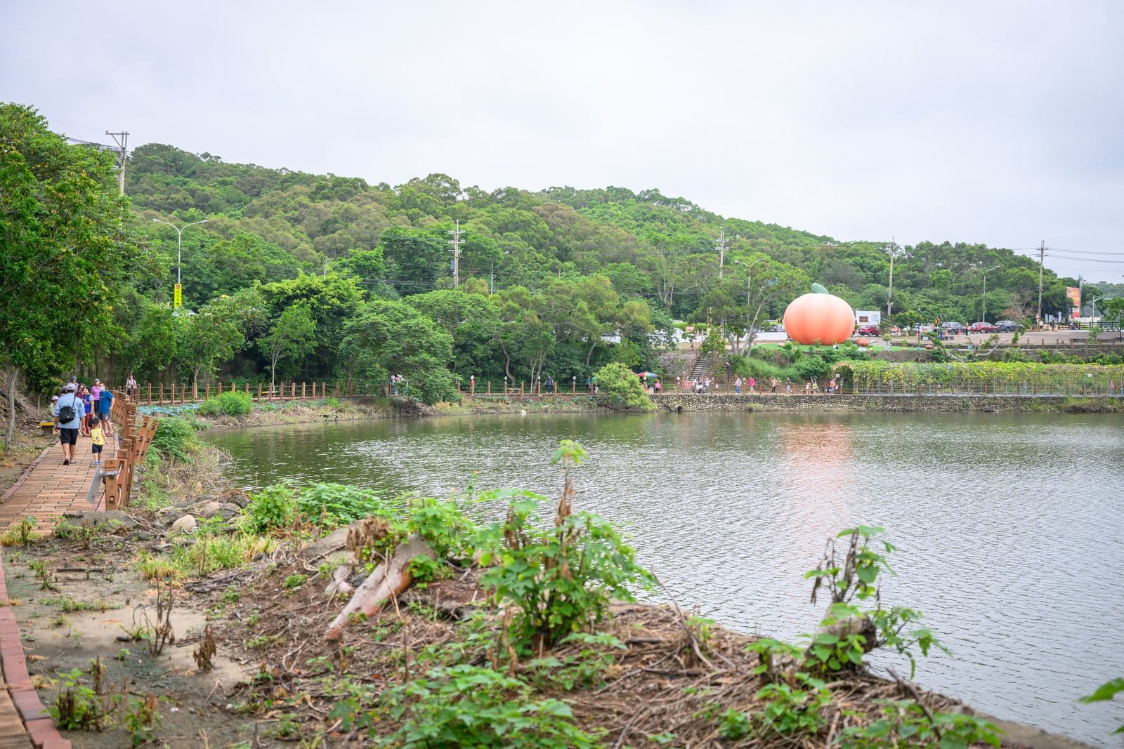 苗栗造橋【龍昇金瓜隧道】環湖200公尺南瓜秘境.巨大南瓜氣球超好拍,金瓜市集美食一次朝聖~假日踏青必去! 苗栗造橋【龍昇金瓜隧道】環湖200公尺南瓜秘境.巨大南瓜氣球超好拍,金瓜市集美食一次朝聖~假日踏青必去!