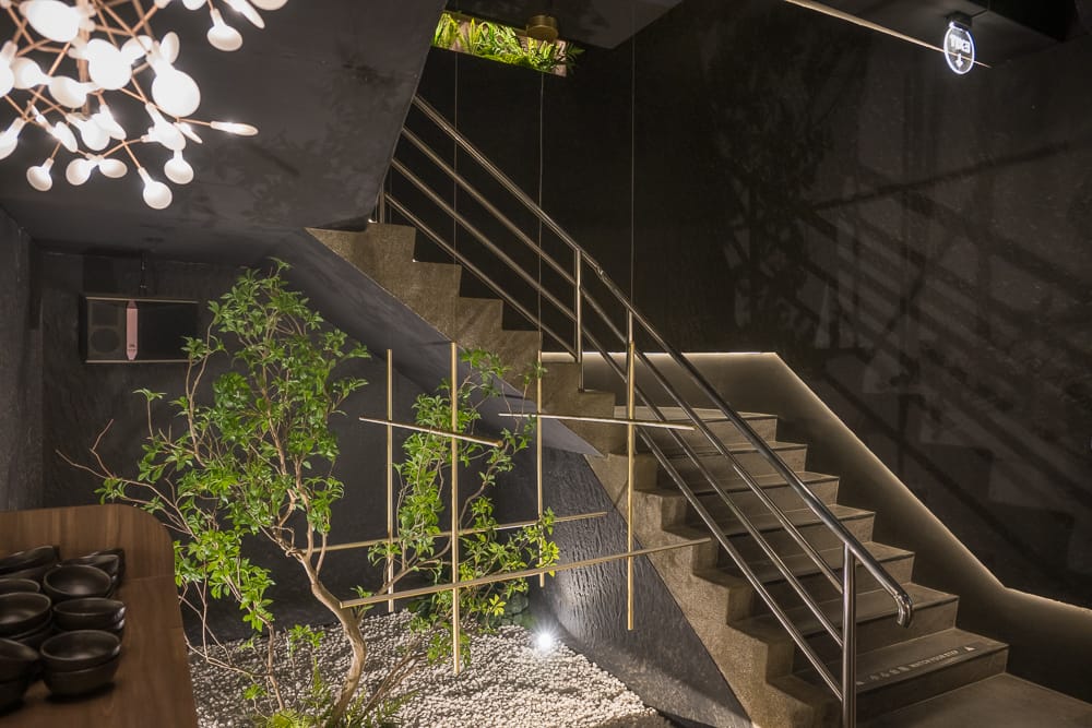 彰化脂本燒肉|我們去過才知道,日式木格柵外觀配黑牆植栽造景,這間才是重點 3 脂本燒肉彰化店 - 脂本燒肉彰化店在哪?位置、規模與遊玩動線