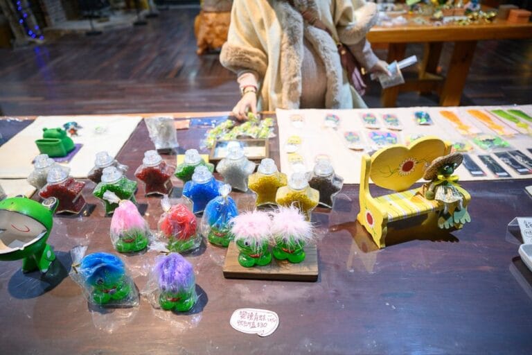 宜蘭三富農場紫森林｜我們去過才知道，青蛙文創小店加林間步道，住一晚才玩完