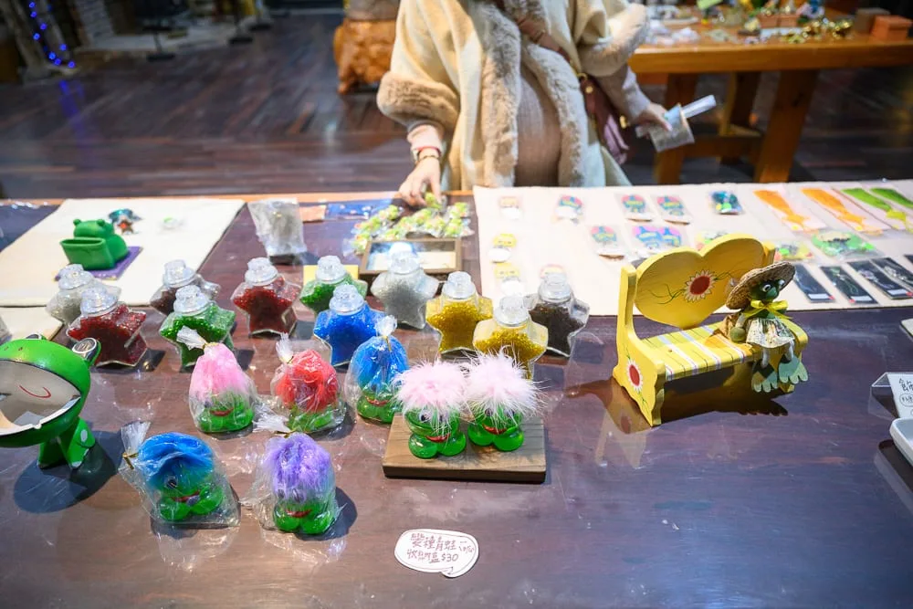 宜蘭三富農場紫森林｜我們去過才知道，青蛙文創小店加林間步道，住一晚才玩完