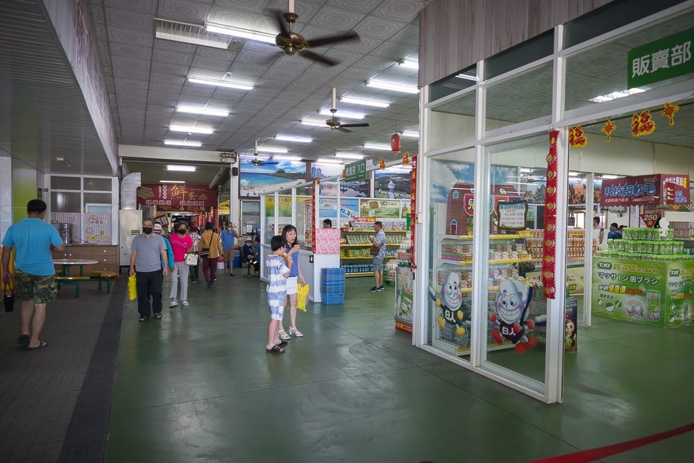嘉義白人牙膏觀光工廠｜我們去過才知道，免費熱咖啡＋古轎體驗才是主打