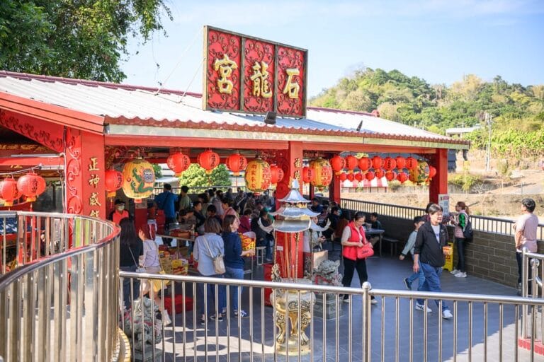 南投中寮石龍宮|我們去過才知道,山坡廟埕藏著市集攤販與熱水泡麵站 21 南投中寮石龍宮|我們去過才知道,山坡廟埕藏著市集攤販與熱水泡麵站