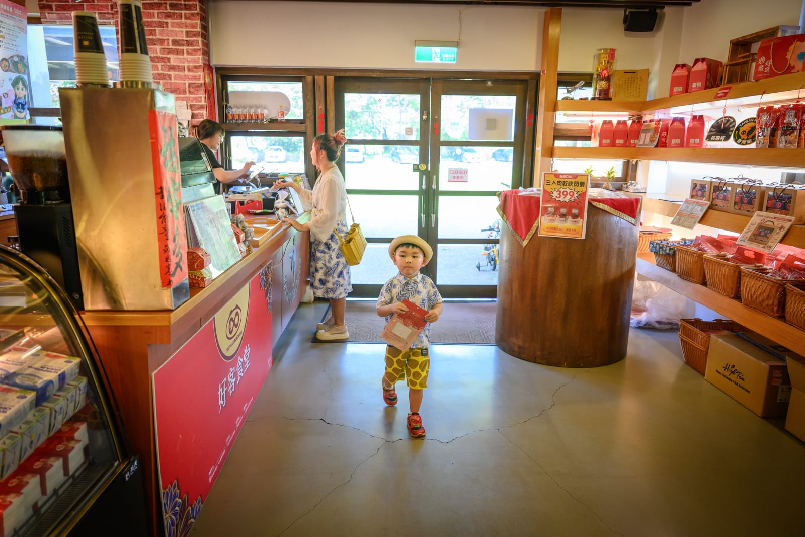 桃園好客食堂|我們去過才知道,戶外草坪加水池木棧道,甜點比想像中好吃 5 桃園好客食堂 - 好客食堂的餐飲與配套設施
