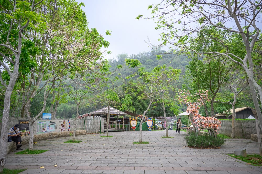 嘉義逐鹿傳說梅花鹿園區|我們去過才知道,能親手餵梅花鹿,茅草屋入口才知道有這種感覺 3 逐鹿傳說梅花鹿園區 - 逐鹿傳說梅花鹿園區在哪?位置、規模與遊玩
