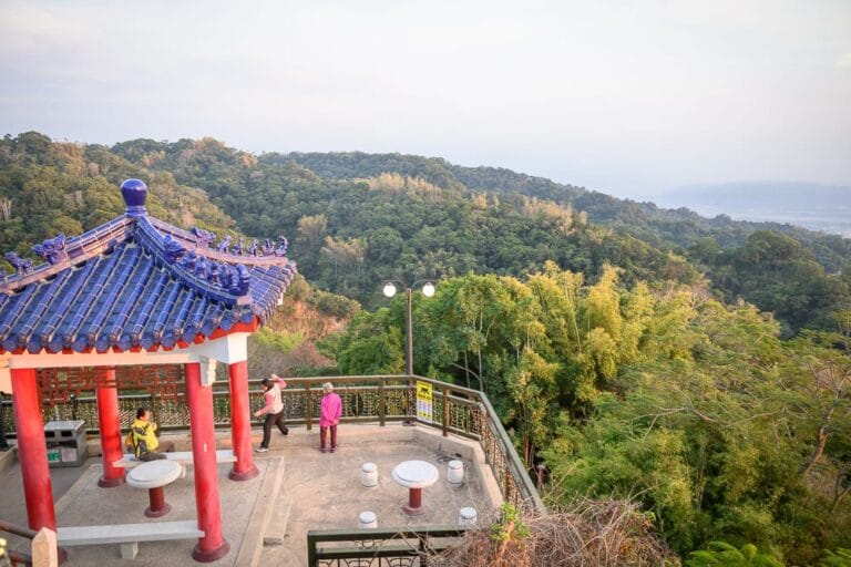南投松柏嶺受天宮|我們去過才知道,山頂觀景台能遠眺夕陽平原,龜蛇彩繪階梯才是亮點 14 南投松柏嶺受天宮|我們去過才知道,山頂觀景台能遠眺夕陽平原,龜蛇彩繪階梯才是亮點