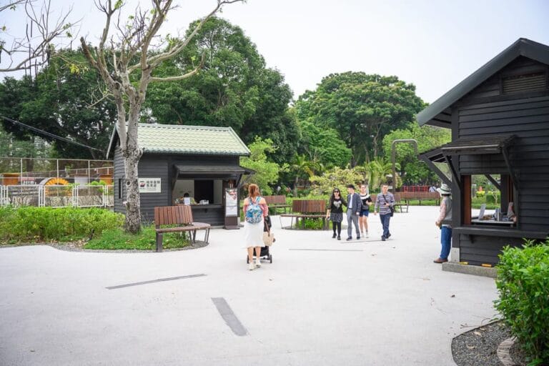 嘉義阿里山森鐵車庫園區|我們去過才知道,木造車廂能進去坐,轉車台+平交道號誌都是真的 10 嘉義阿里山森鐵車庫園區|我們去過才知道,木造車廂能進去坐,轉車台+平交道號誌都是真的