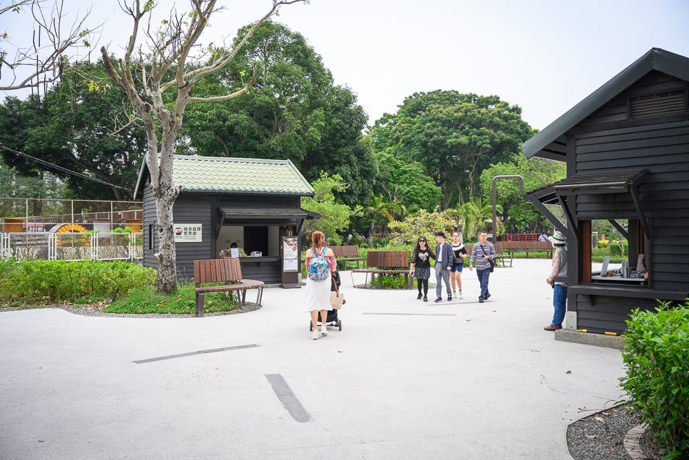 嘉義阿里山森鐵車庫園區|我們去過才知道,木造車廂能進去坐,轉車台+平交道號誌都是真的 1 嘉義阿里山森鐵車庫園區|我們去過才知道,木造車廂能進去坐,轉車台+平交道號誌都是真的